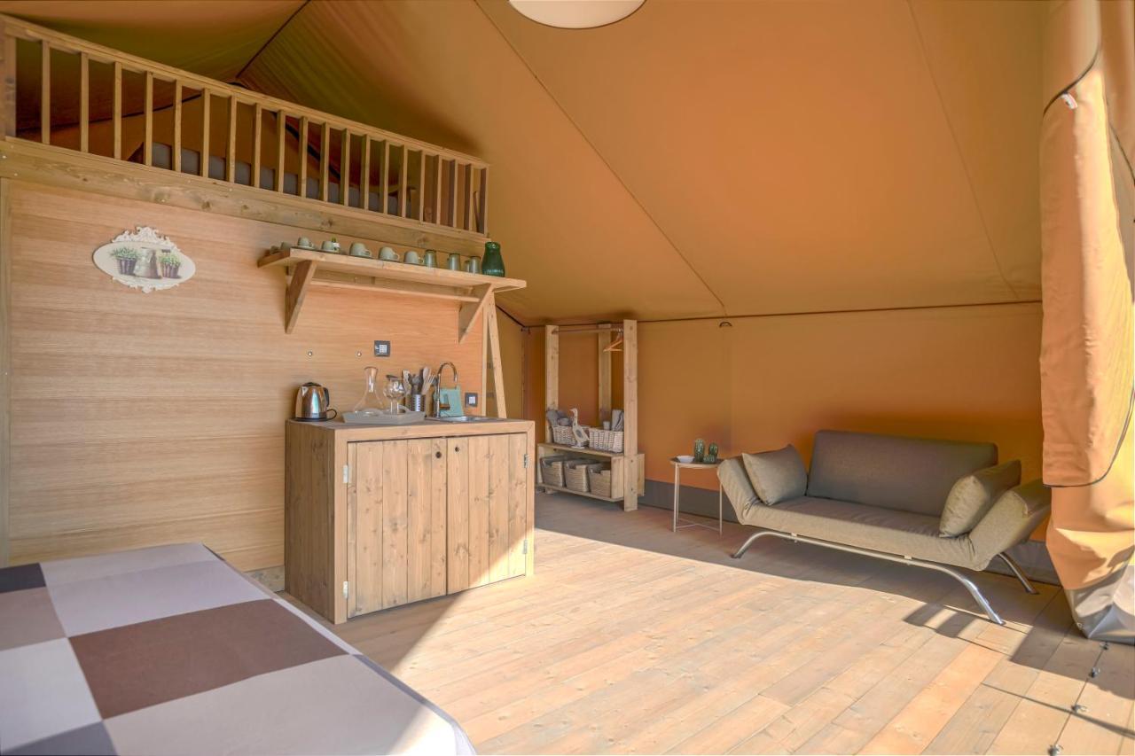 Отель Glamping Debbiare Рипарбелла Экстерьер фото