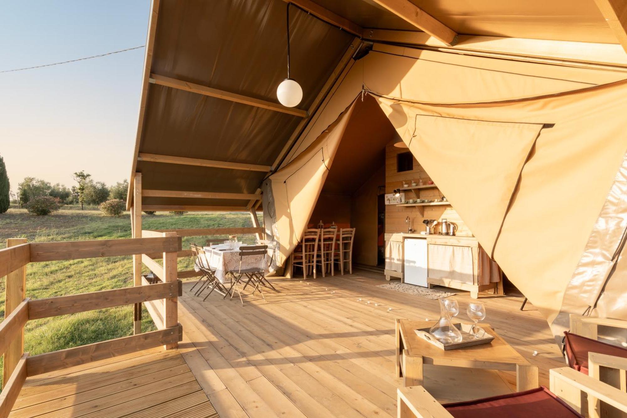 Отель Glamping Debbiare Рипарбелла Экстерьер фото